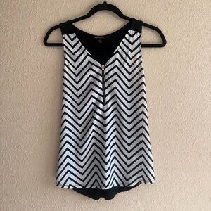 Express Blouse Womens Black & White Pattern Gold Zipper Sleeveless Size XS / TP